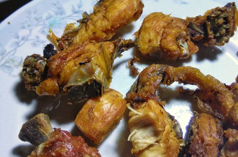 Bagaimana Menyiapkan Ayam goreng gurih Enak Dan Mudah