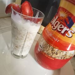 A picture of Fruits parfait.