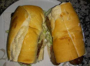 Una foto de CHORIPAN, El De Córdoba                                     Mayonesa y Chimi... 3x1