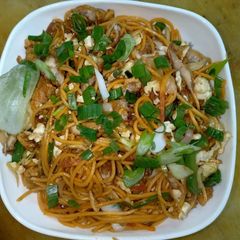 A picture of Chicken chilli garlic noodle.