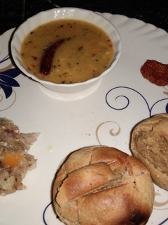 दाल बाटी (Dal baati recipe in Hindi) रेसिपी मुख्य फोटो