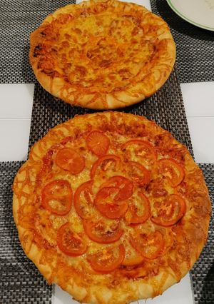 Sajtos szélű pizza recept fotója