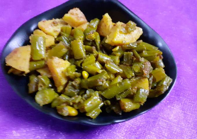 Aloo French Beans Recipe by Chef Tripti Saxena - Cookpad