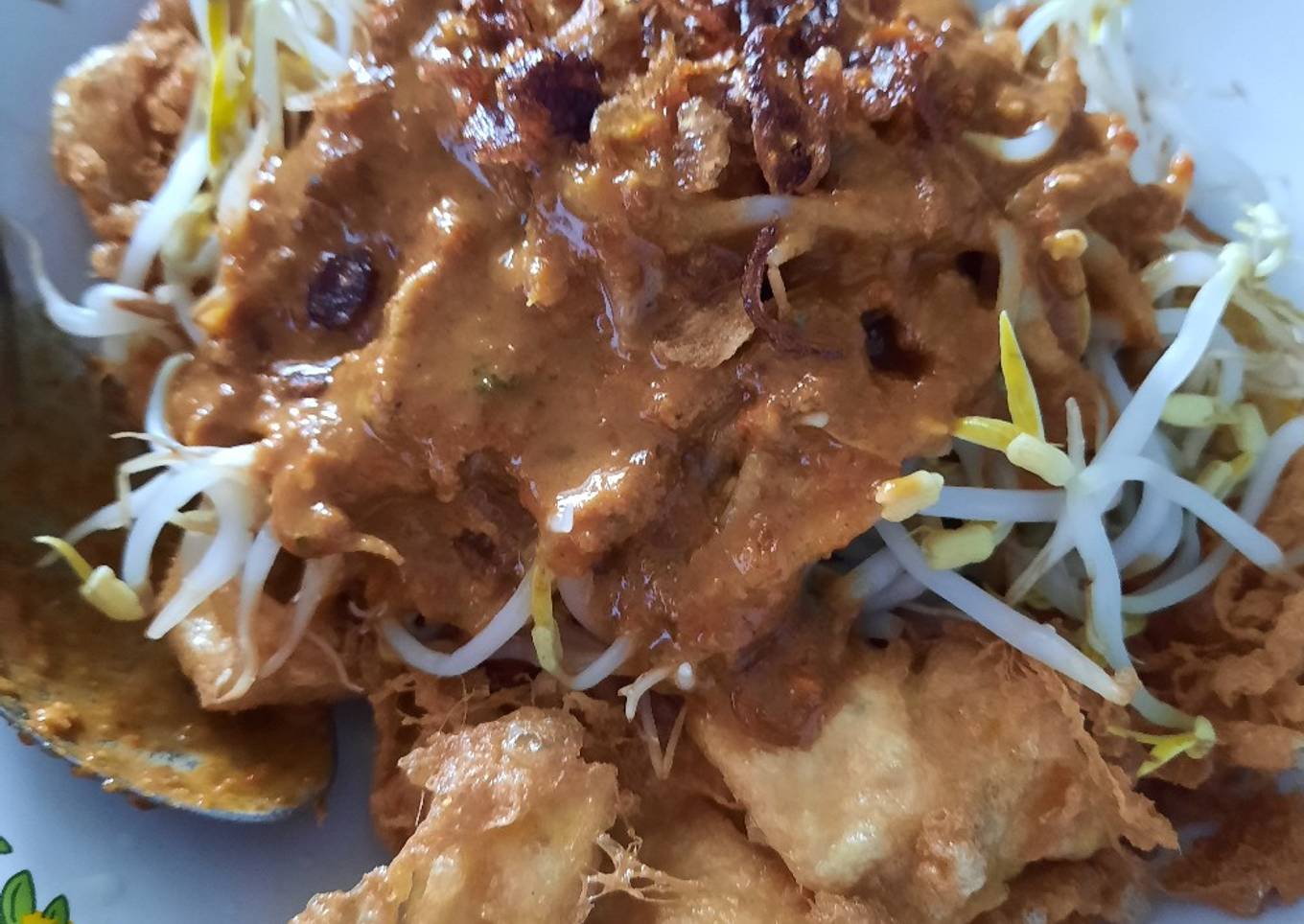 Tahu telur bumbu pecel