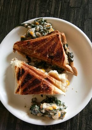 A picture of Spinach corn cheese sandwich.