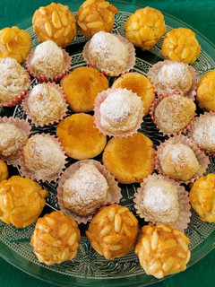 Una foto de Panellets en un plis plas