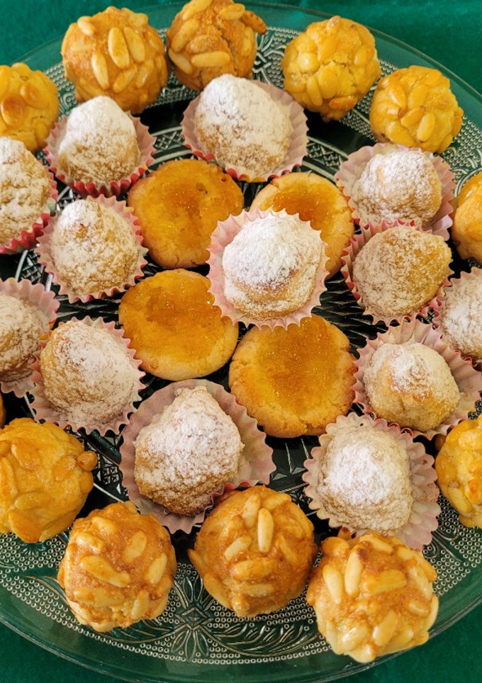 Una foto de Panellets en un plis plas