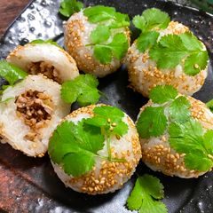 A picture of Coriander Sticky Rice Ball.
