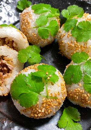 A picture of Coriander Sticky Rice Ball.