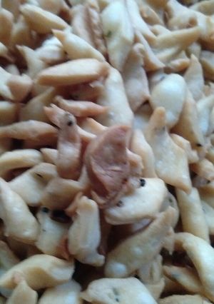 नमक पारा (Namak para recipe in Hindi) रेसिपी मुख्य फोटो