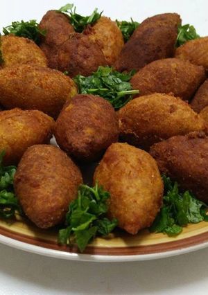 A picture of Potato Kibbeh with Cheese.