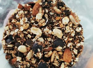 Una foto de Granola de chocolate 🍫. Ideal para el desayuno