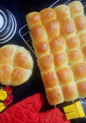 A picture of Easy homemade dinner roll.
