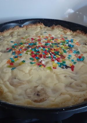 Una foto de Kuchen de durazno y plátano para la once