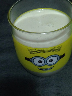 Una foto de Batido de melocotón, piña y frutas del bosque