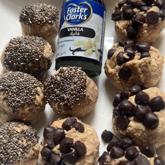 A picture of Vanilla oat power balls.