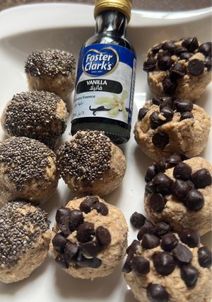 A picture of Vanilla oat power balls.