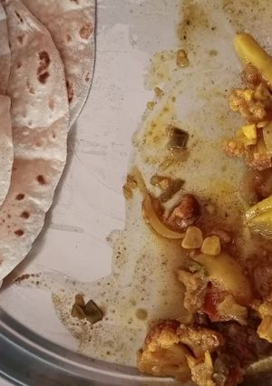 गोभी आलू की सब्जी (Gobhi aloo ki sabzi recipe in hindi) रेसिपी मुख्य फोटो