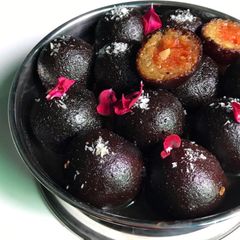A picture of Kala Jamun.