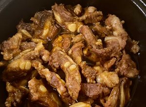 Hình của món Sườn sụn kho.