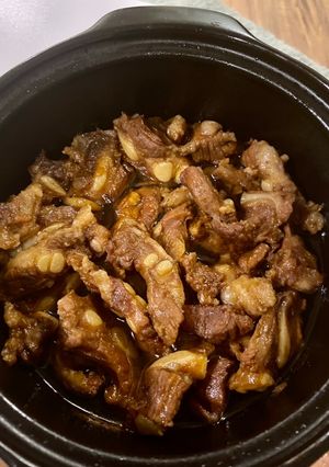 Hình của món Sườn sụn kho.
