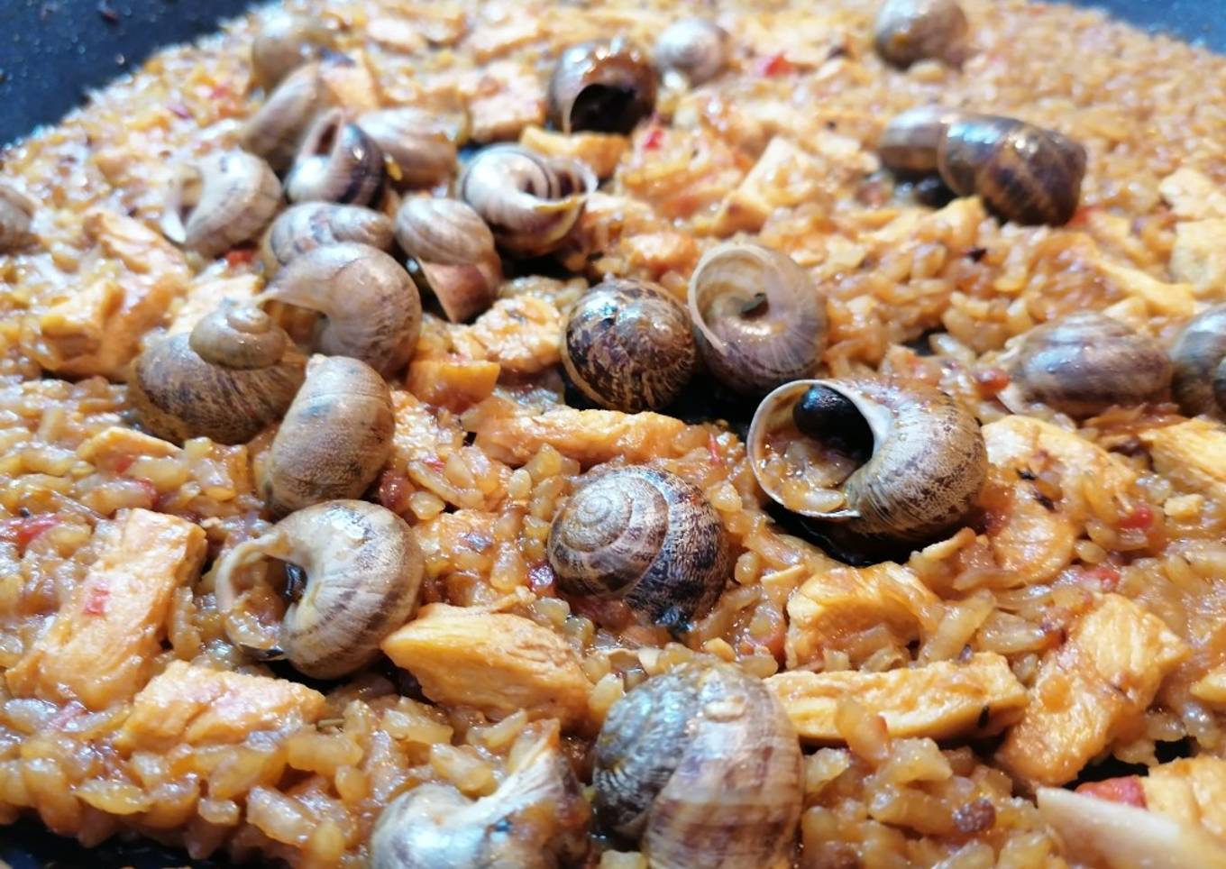 Arroz con pollo y caracoles