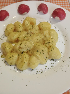 Una foto de Gnocchi con queso y mostaza