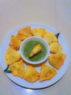 आलू मटर समोसा (Aloo Matar Samosa recipe in Hindi) रेसिपी मुख्य फोटो