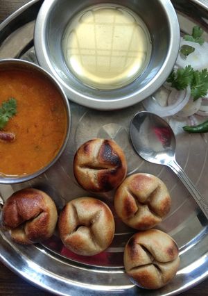 दाल बाटी (Dal bati recipe in hindi) रेसिपी मुख्य फोटो