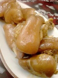Hình của món Chân giò heo kho nghệ.