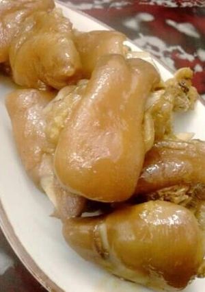 Hình của món Chân giò heo kho nghệ.