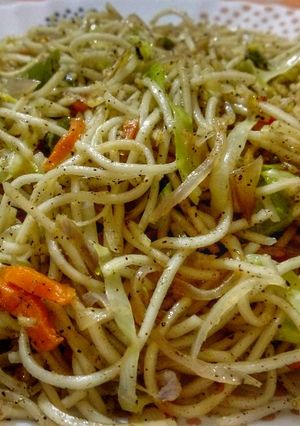 A picture of Chinese Hakka Noodles.