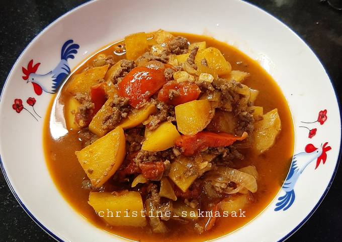 Cara bikin Semur Kentang Daging Giling Spesial Cara bikin Semur Kentang Daging Giling Spesial