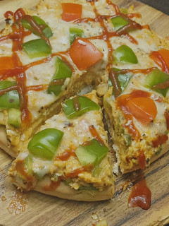 વેજ. ચીઝ જૈન પીઝા (Veg. Cheese Jain Pizza Recipe In Gujarati) રેસીપી મુખ્ય ફોટો