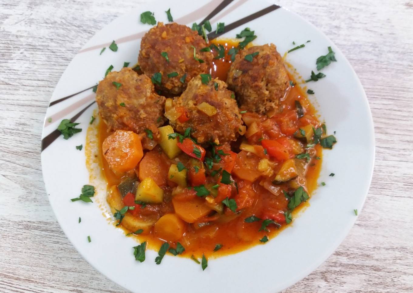 Albóndigas en Salsa de Verduras