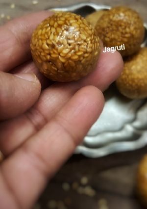 A picture of Til ke Ladoo (Laduu) !!.