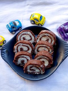 ચોકલેટ સ્વિસ રોલ (Chocolate Swiss Roll Recipe In Gujarati) રેસીપી મુખ્ય ફોટો