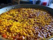 Una foto de paella de pato