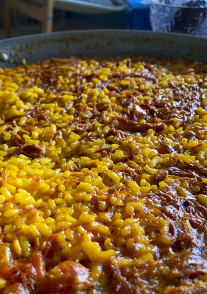 Una foto de Paella de arroz con pato☀️