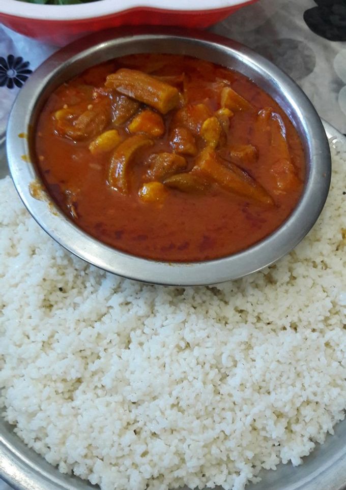 عکسی از دستور خورشت بامیه با گوشت گوسفند و برنج عنبر