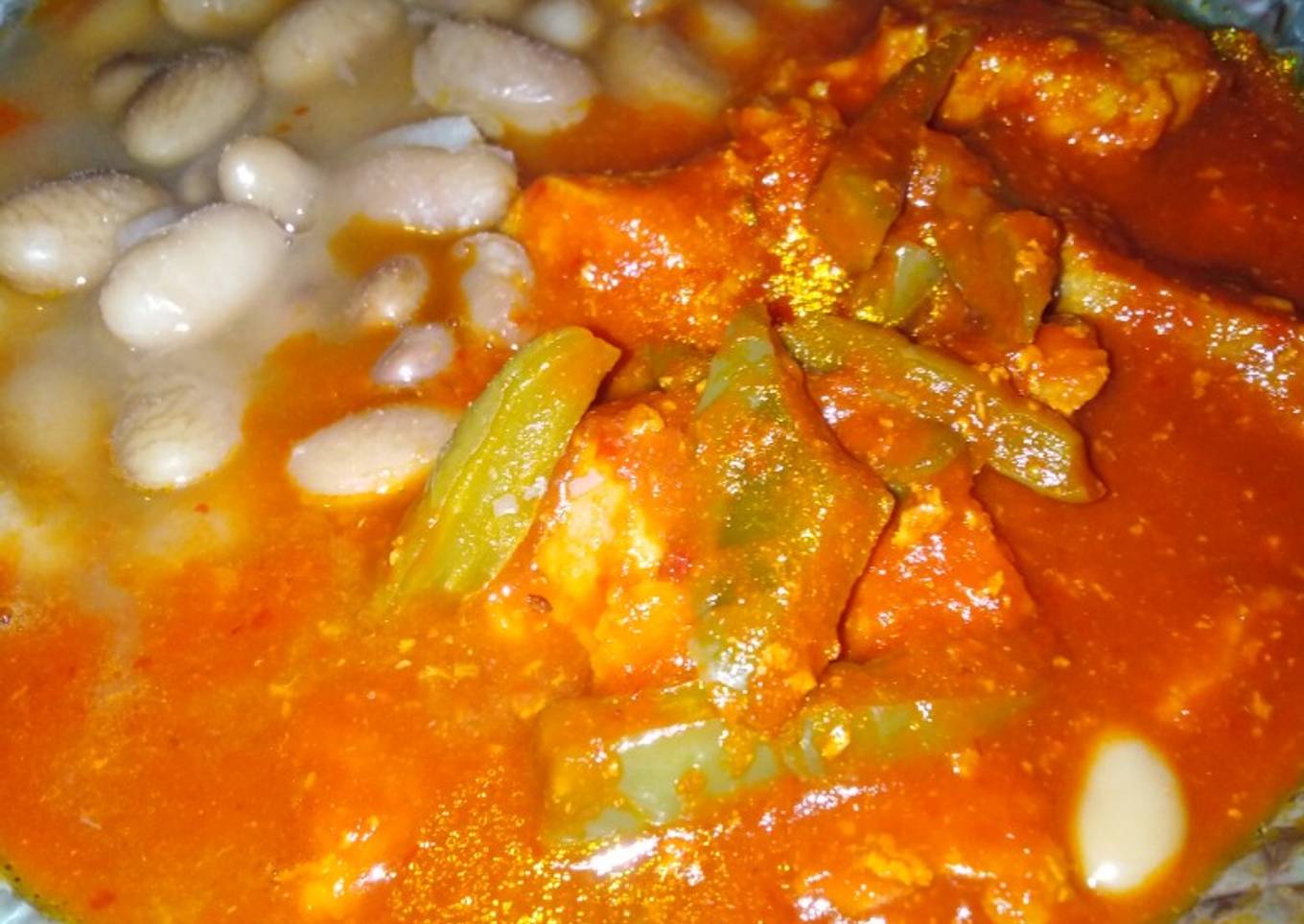 Puerco Con Nopales y Chile Rojo