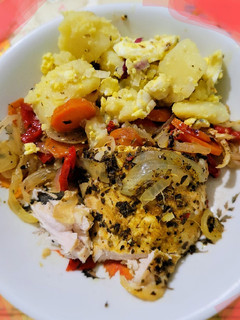 Una foto de POLLO AL HORNO Súper Fácil Y Súper TIERNO!!!