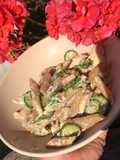 Penne integrali con trota salmonata e zucchine al profumo di menta