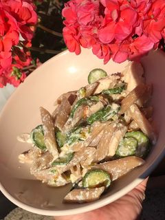 Foto di Penne integrali con trota salmonata e zucchine al profumo di menta