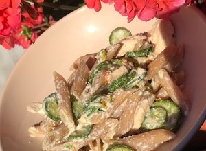 Foto di Penne integrali con trota salmonata e zucchine al profumo di menta