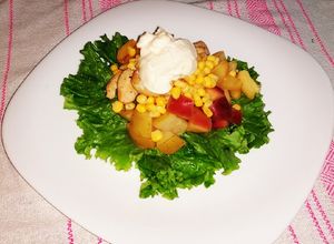 Una foto de Ensalada de pollo y frutas con Mayonesa a la Alexito