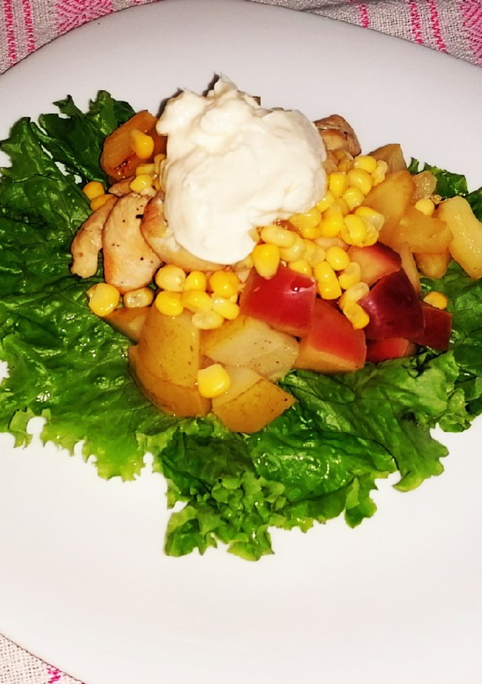 Una foto de Ensalada de pollo y frutas con Mayonesa a la Alexito