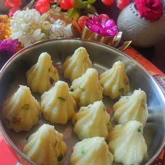 A picture of Cashew coconut modak.
