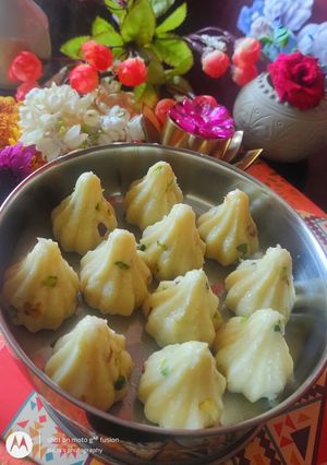 A picture of Cashew coconut modak.