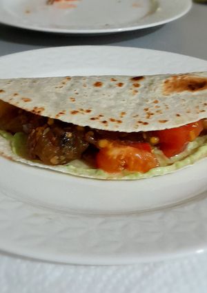 Una foto de Tacos de berenjena y mayonesa de palta